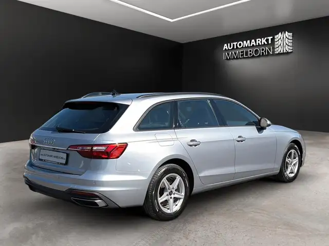 Audi A4 view 8