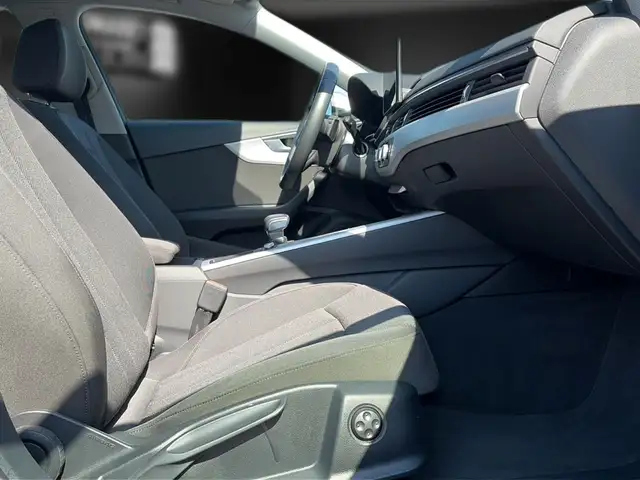 Audi A4 view 14