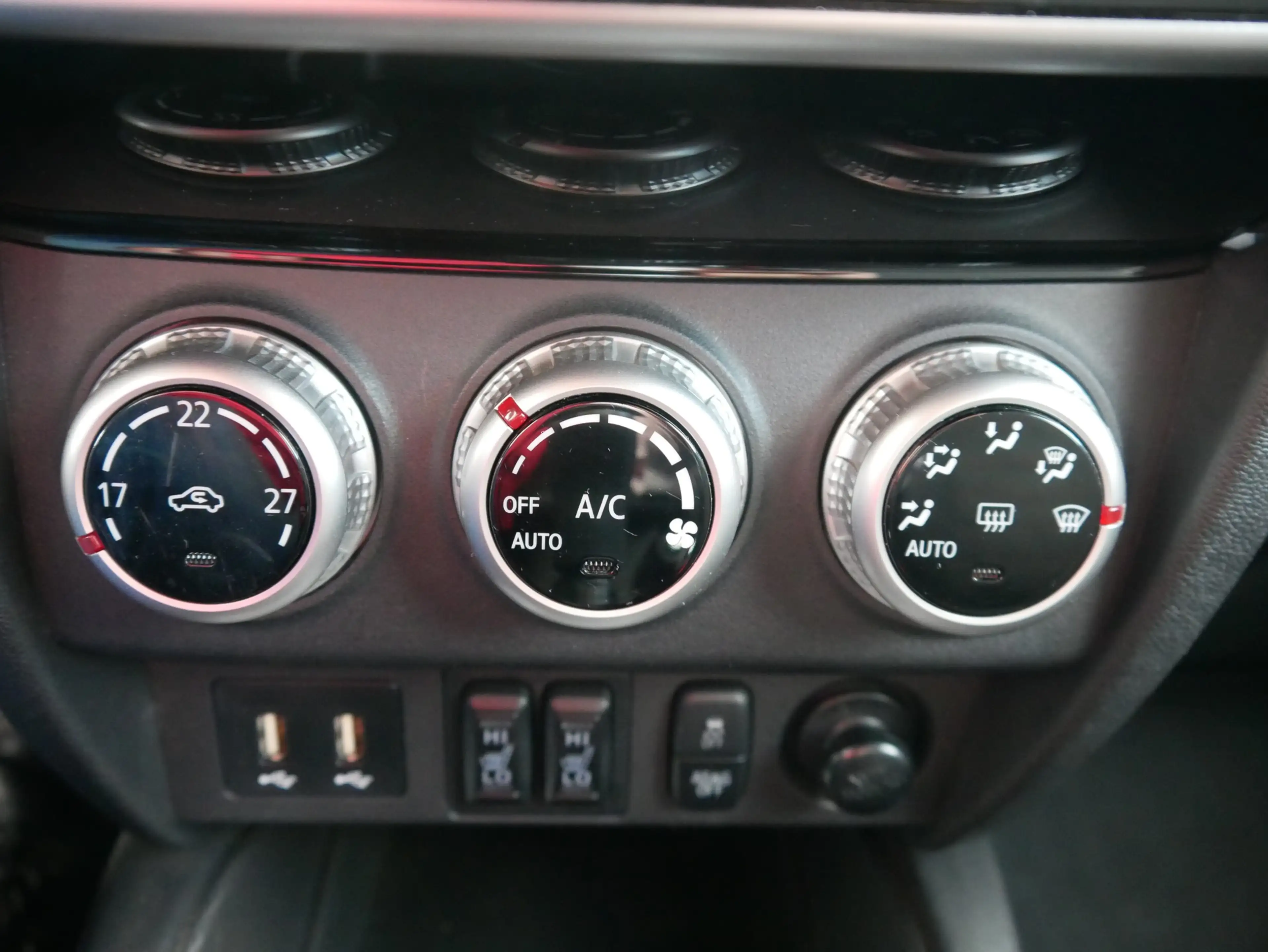 Mitsubishi ASX 2.0 MIVEC Basis 2WD Totwinkel Alcantara AHK — photo 15