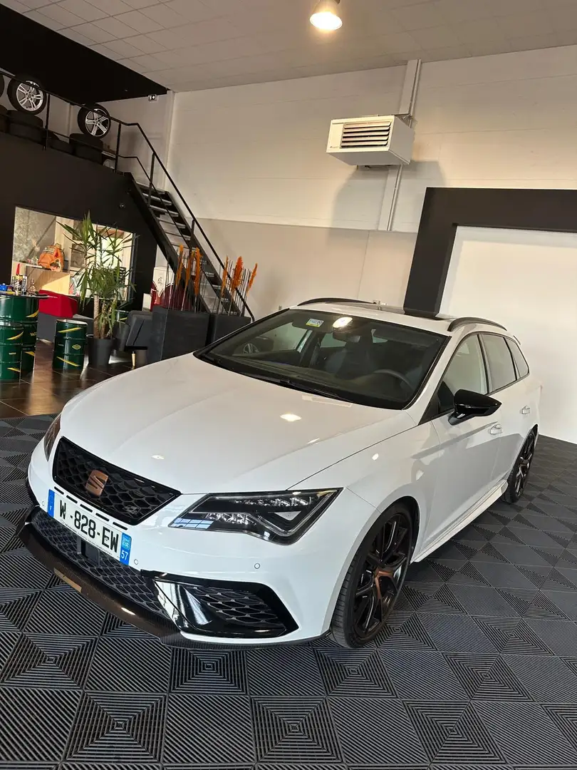 SEAT Leon Leon Sportourer ST 2.0 TSI 300 DSG7 4Drive Cupra R - 2