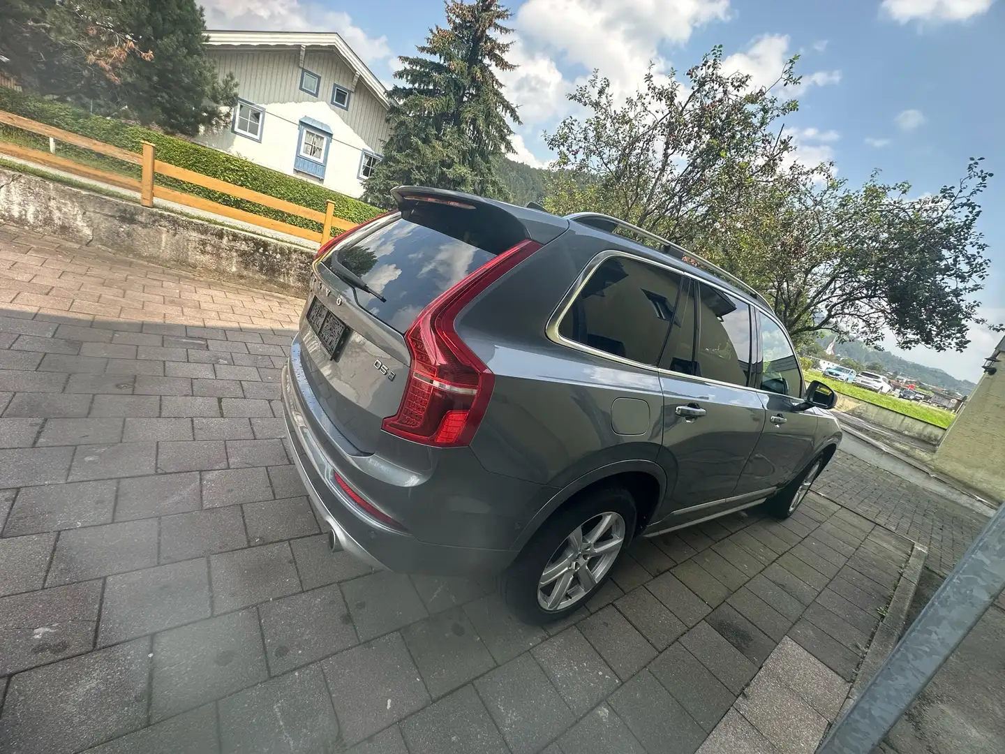 Volvo XC90 D5 AWD Geartronic Momentum - 2