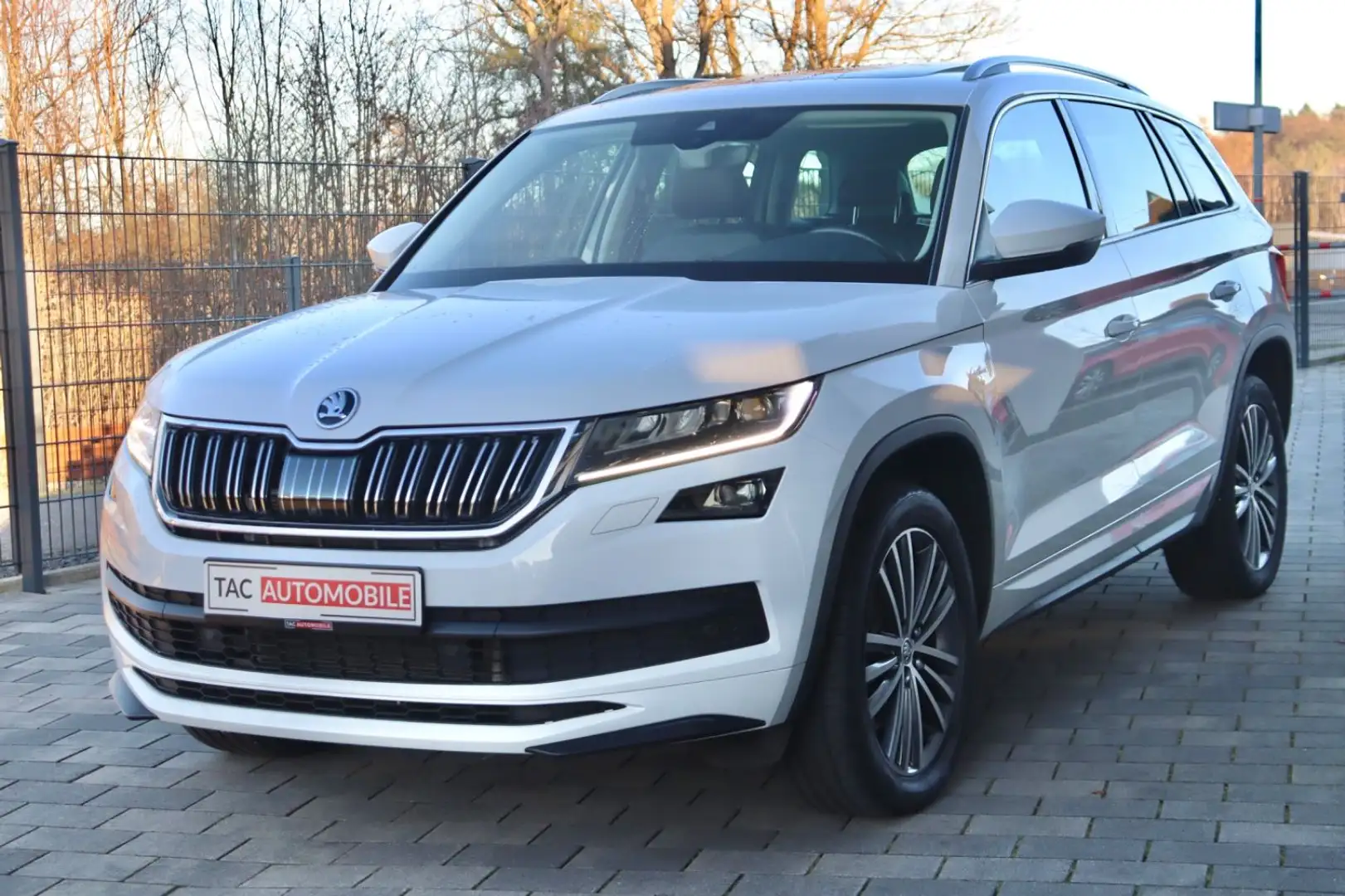 Skoda Kodiaq KODIAQ L&K 4x4 PANO ACC LEDER AHK GARANTIE 1.HD Weiß - 2