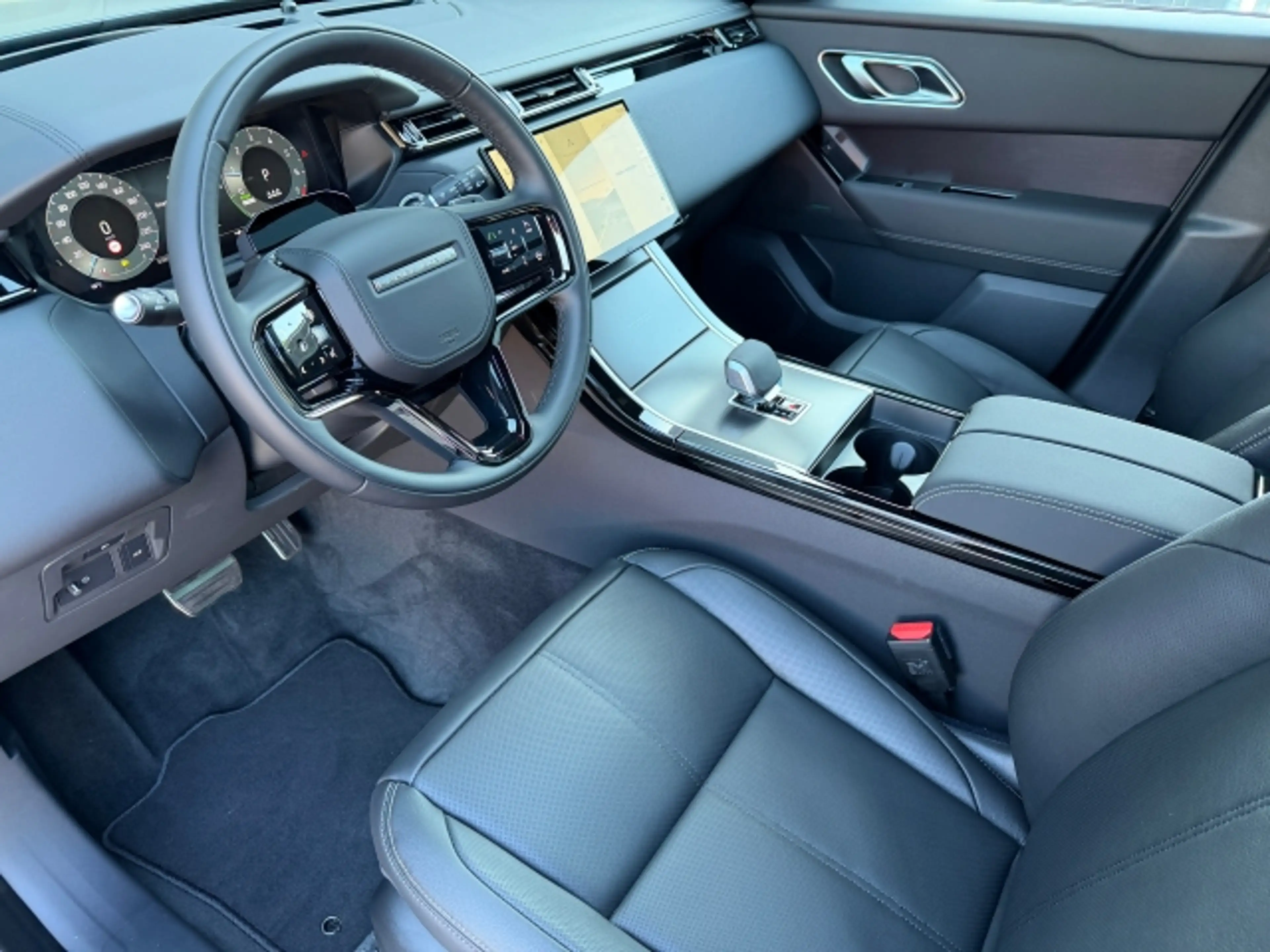 Land Rover Range Rover Velar P400e Belgravia Edition — photo 9