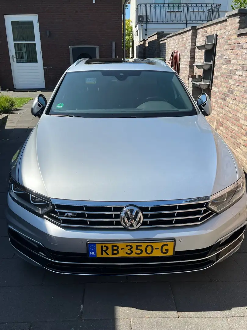 Volkswagen Passat Passat 1.6 TDI HL Bns R Grijs - 1