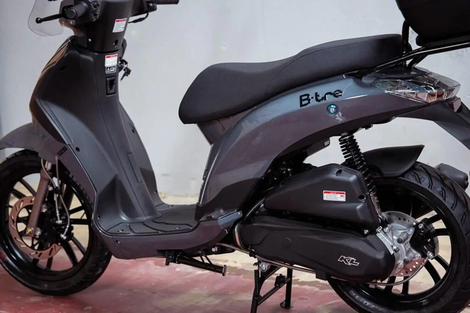 KL Motors B-Tre KL B3 125 Zwart - 2