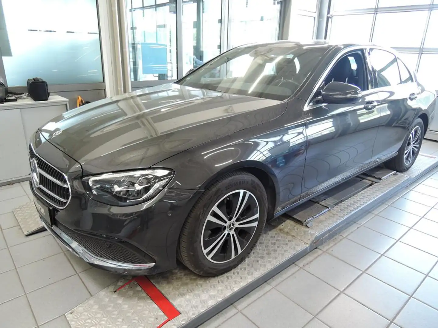 Mercedes-Benz E 220 d 4M Avantgarde/LED/Panorama-SD/Kamera/ siva - 1