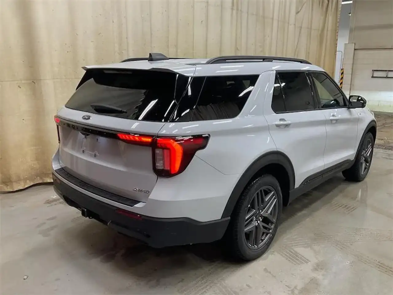 Ford Explorer photo Ford Explorer
