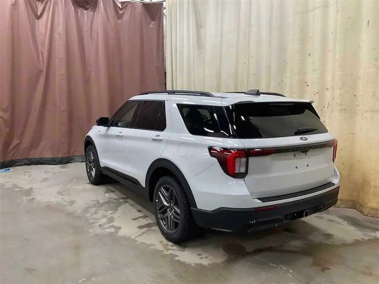 Ford Explorer photo Ford Explorer