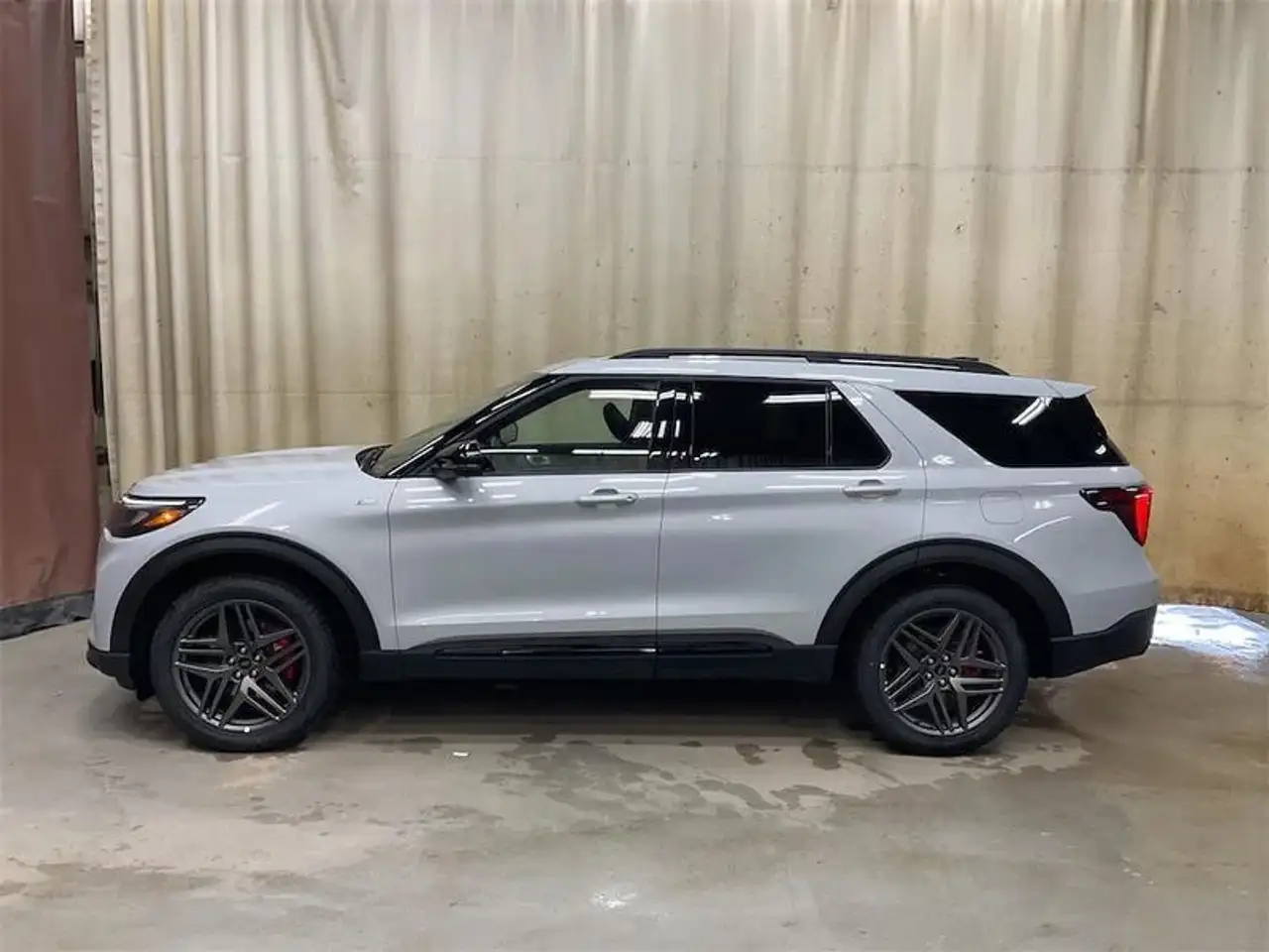 Ford Explorer photo Ford Explorer