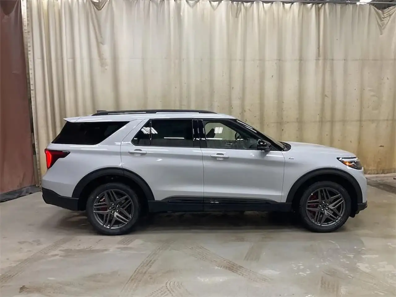 Ford Explorer photo Ford Explorer