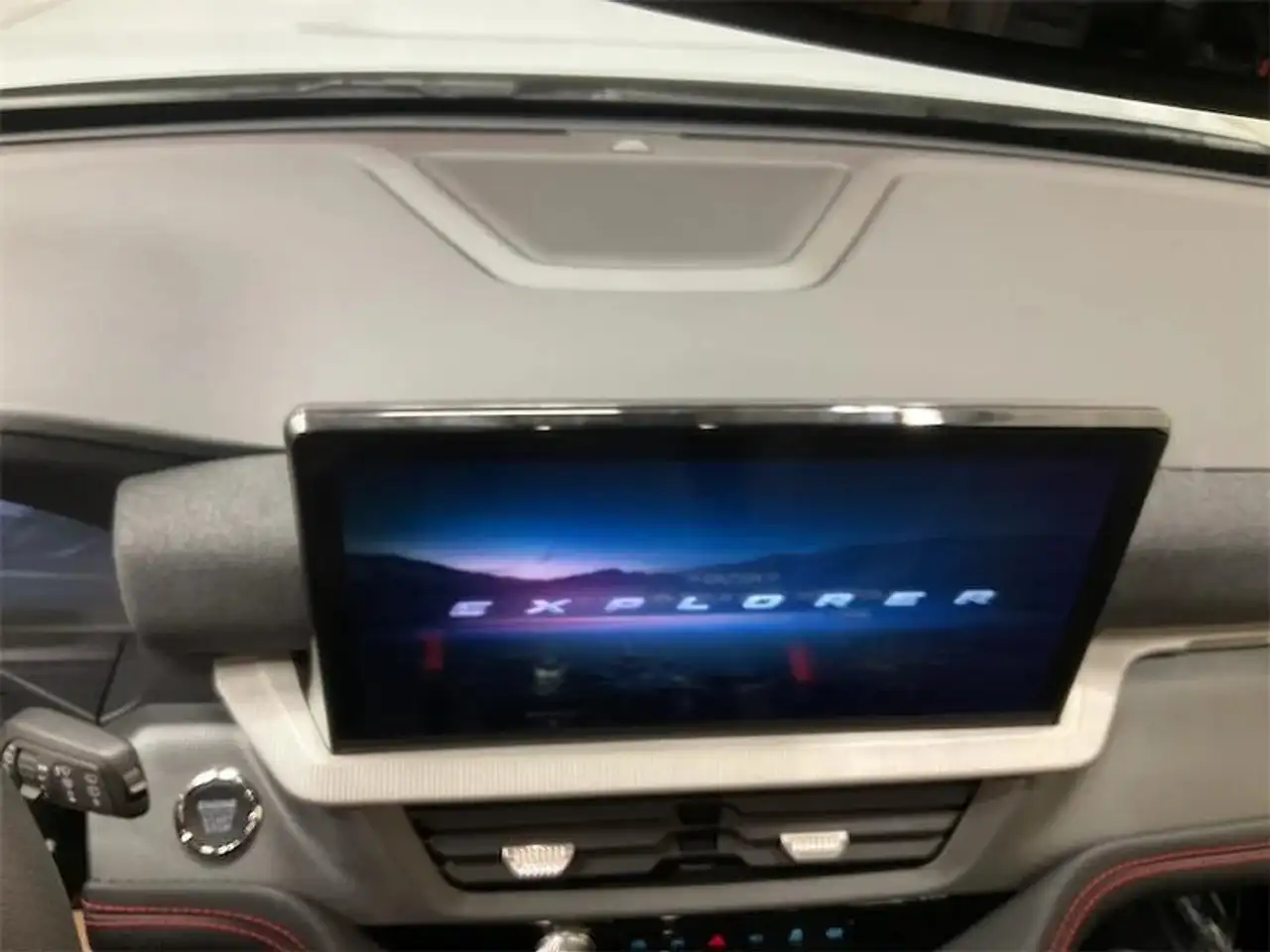 Ford Explorer photo Ford Explorer