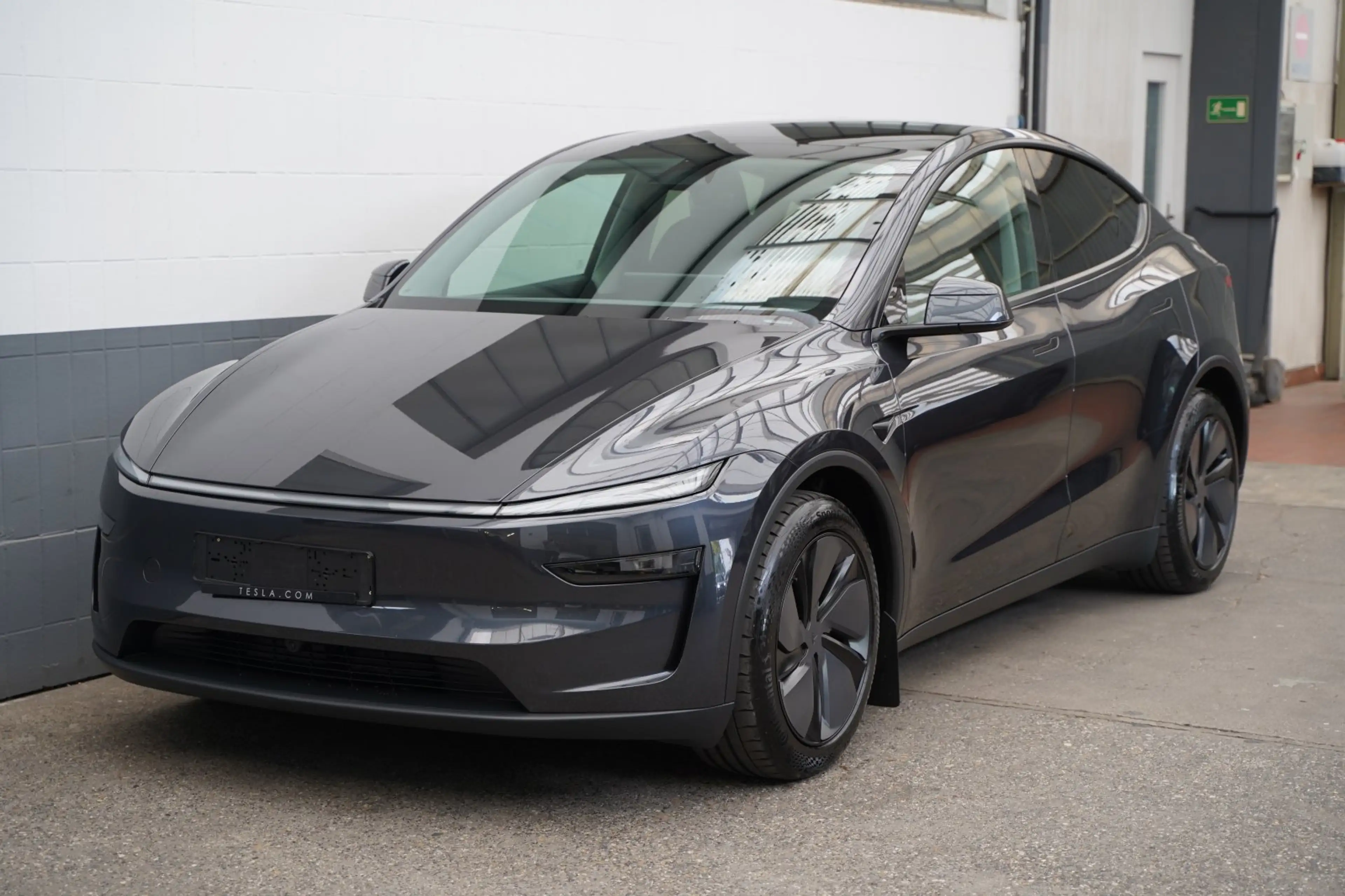 Tesla Model Y Premium Long Range Juniper AWD *AHK* — photo 2