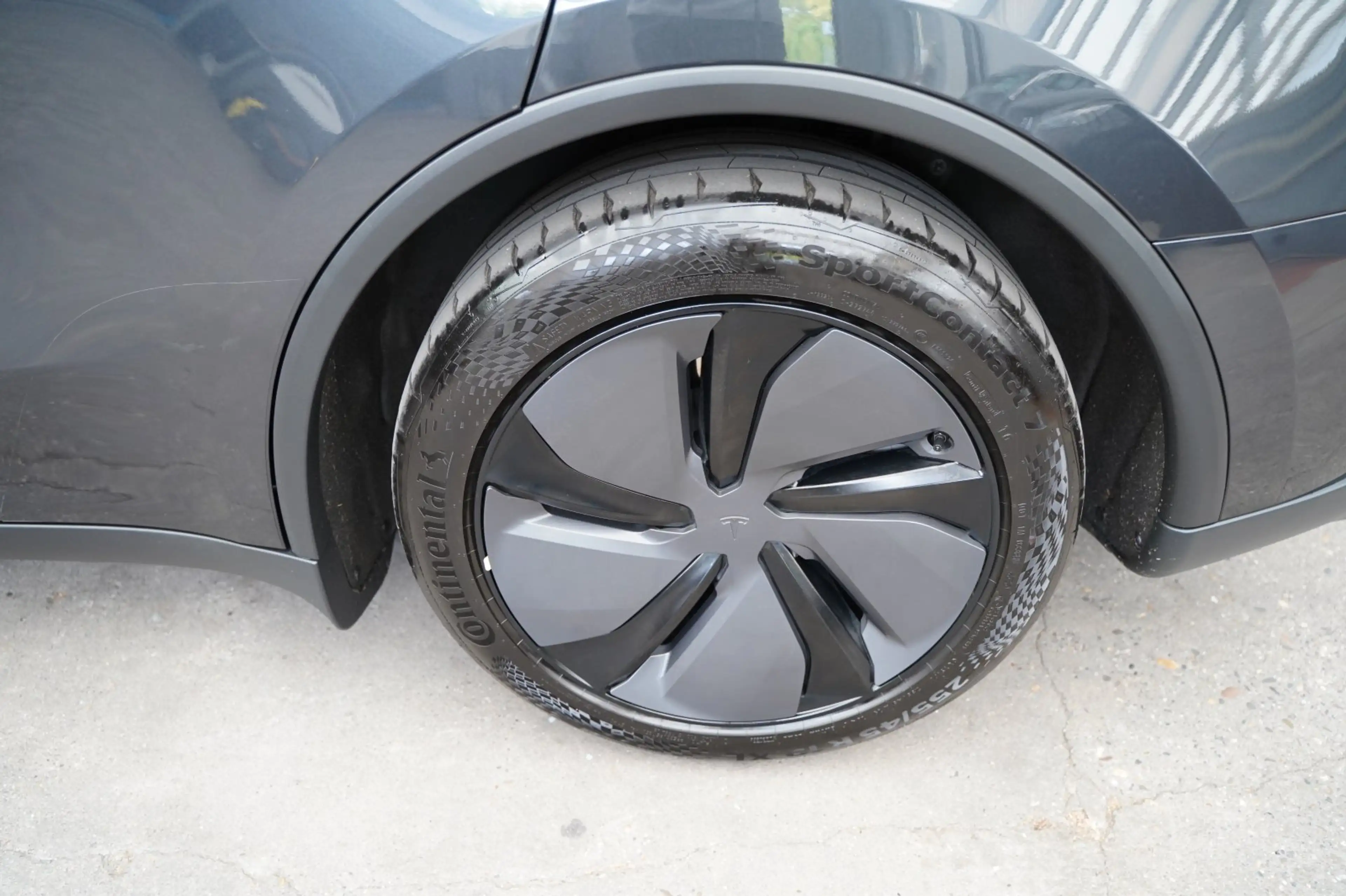 Tesla Model Y Premium Long Range Juniper AWD *AHK* — photo 15