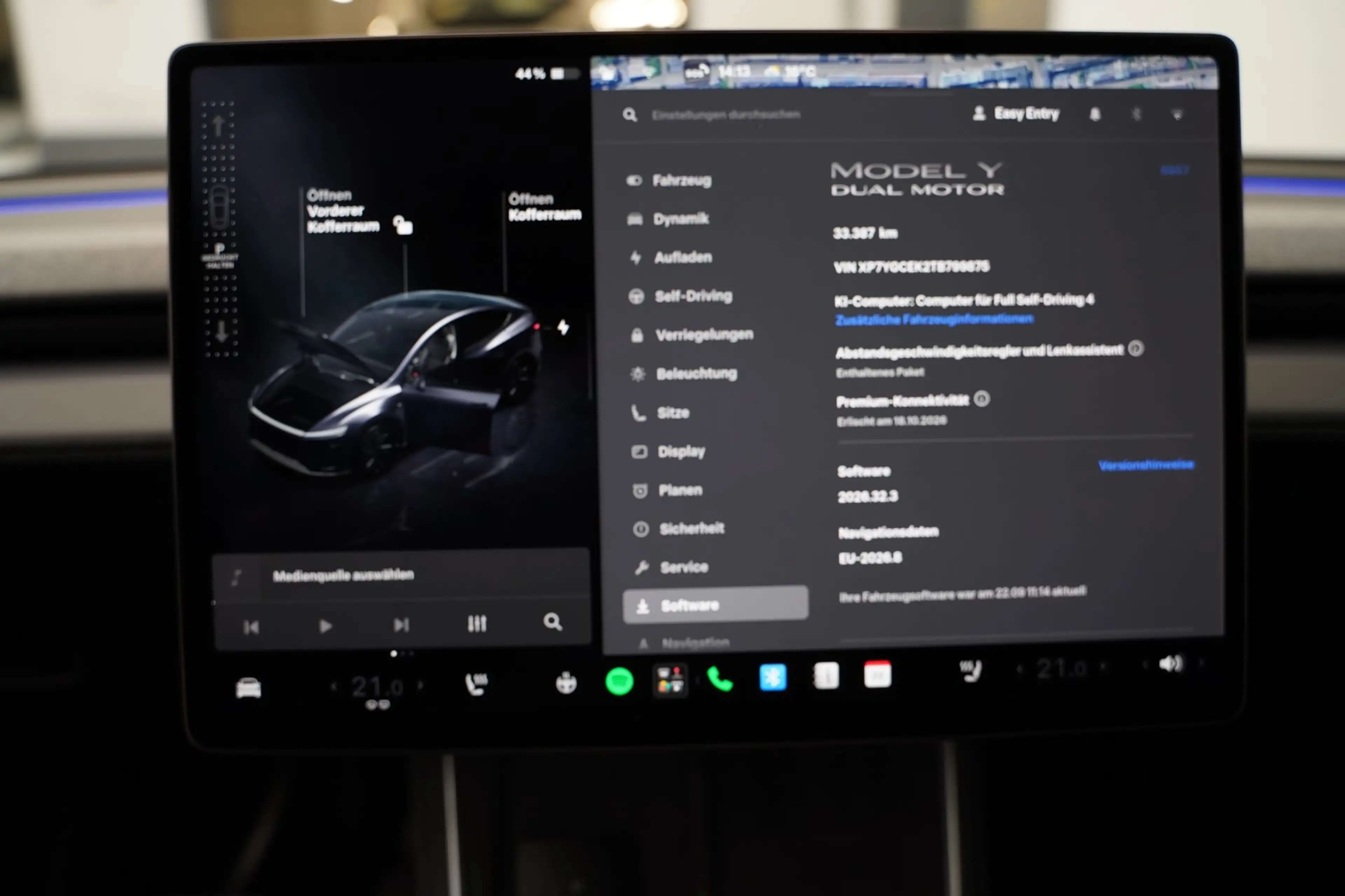 Tesla Model Y Premium Long Range Juniper AWD *AHK* — photo 11