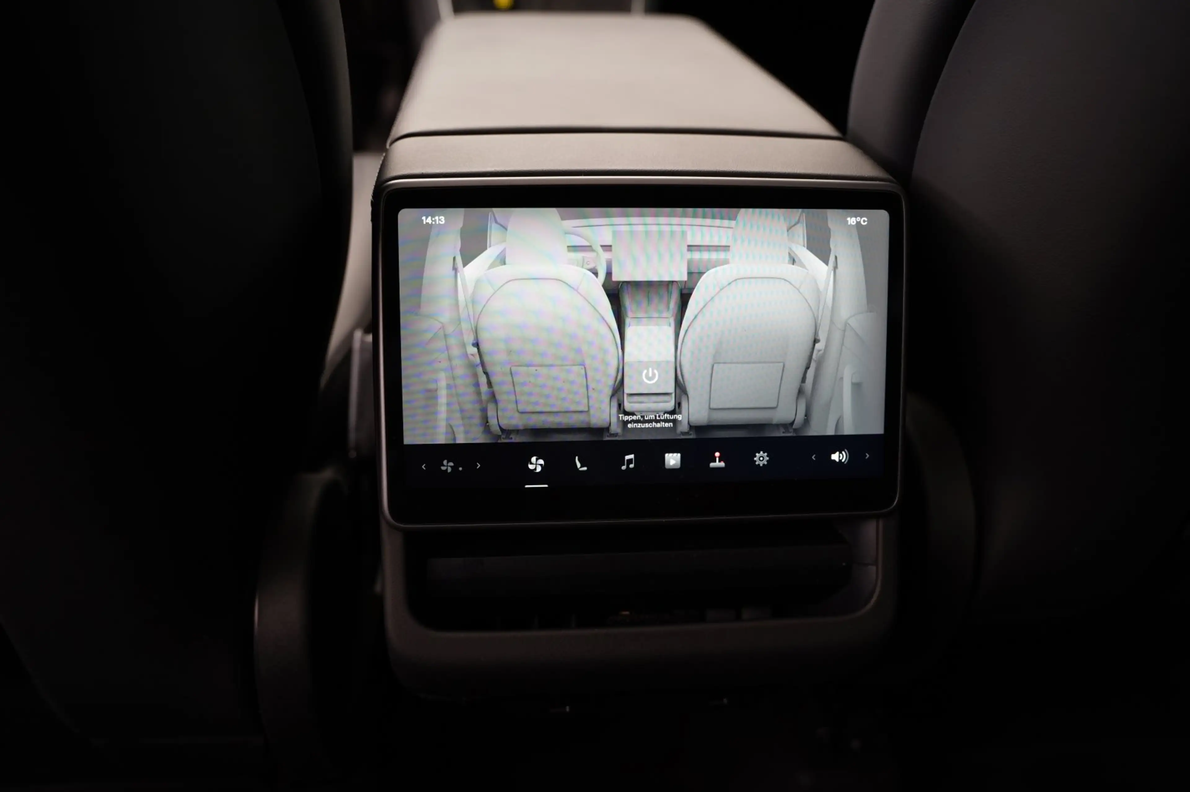 Tesla Model Y Premium Long Range Juniper AWD *AHK* — photo 13