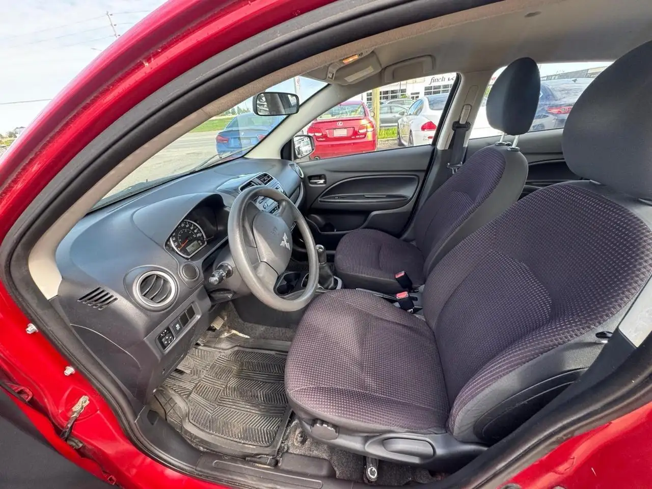 Mitsubishi Mirage снимка Mitsubishi Mirage