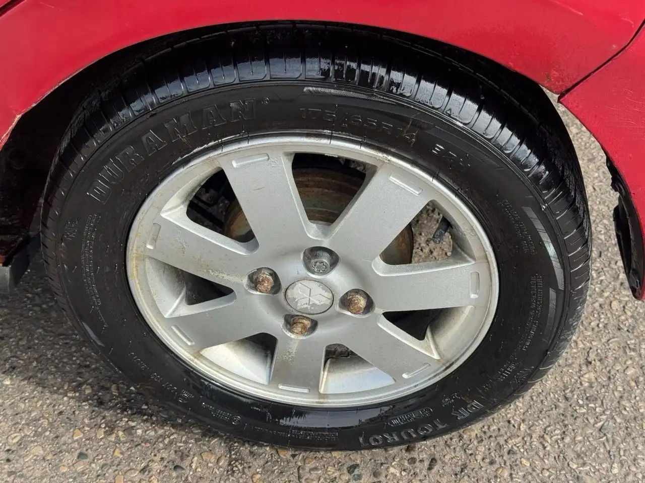 Mitsubishi Mirage снимка Mitsubishi Mirage