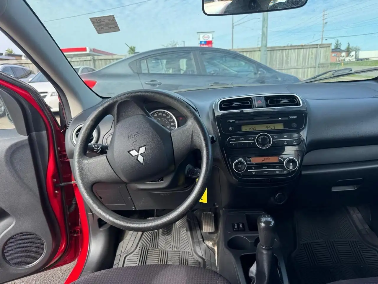 Mitsubishi Mirage снимка Mitsubishi Mirage