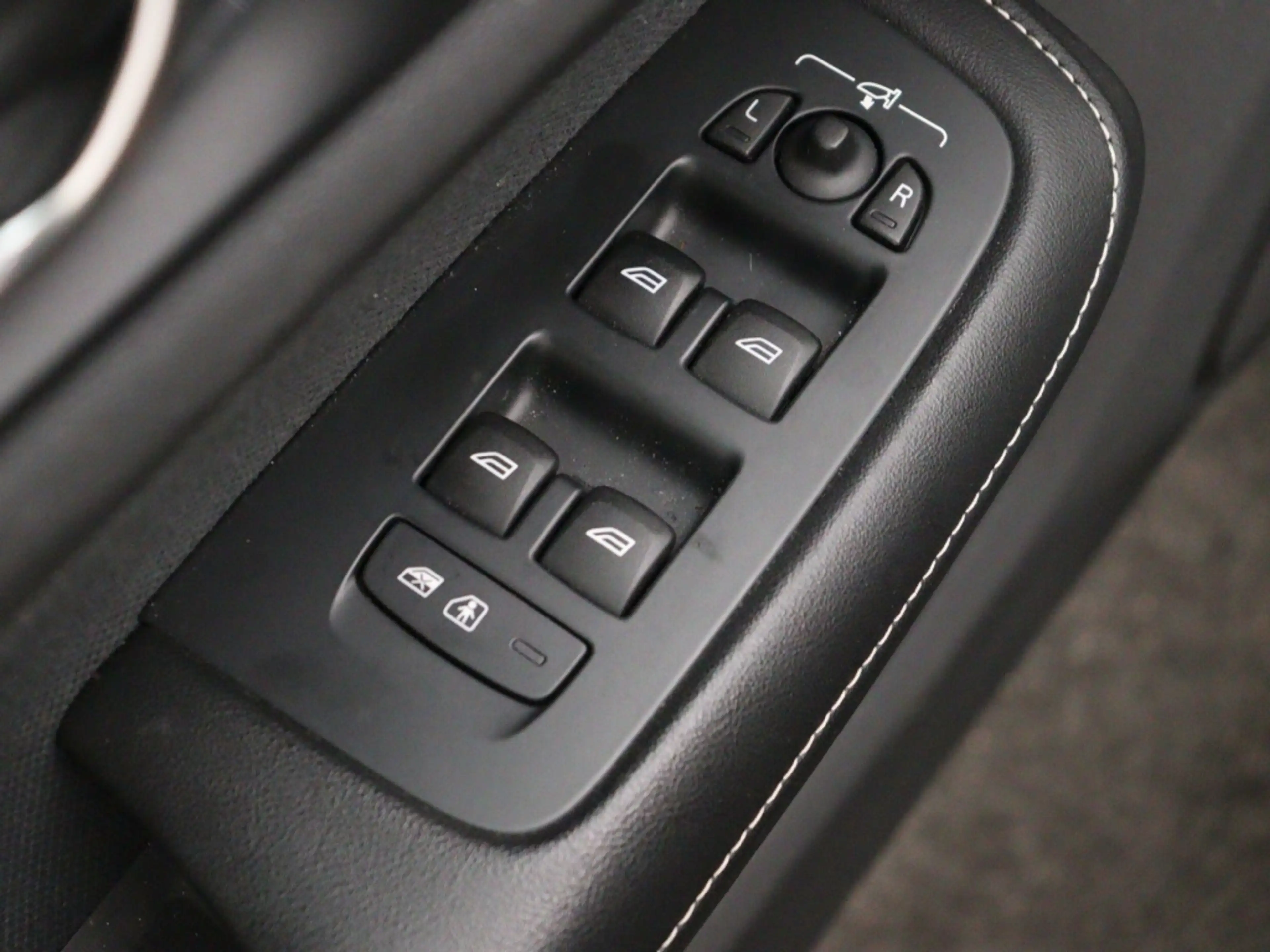 Volvo S60 B4 GT PLUS DARK 20INCH POLESTAR VELGEN GET-GLAS — photo 12