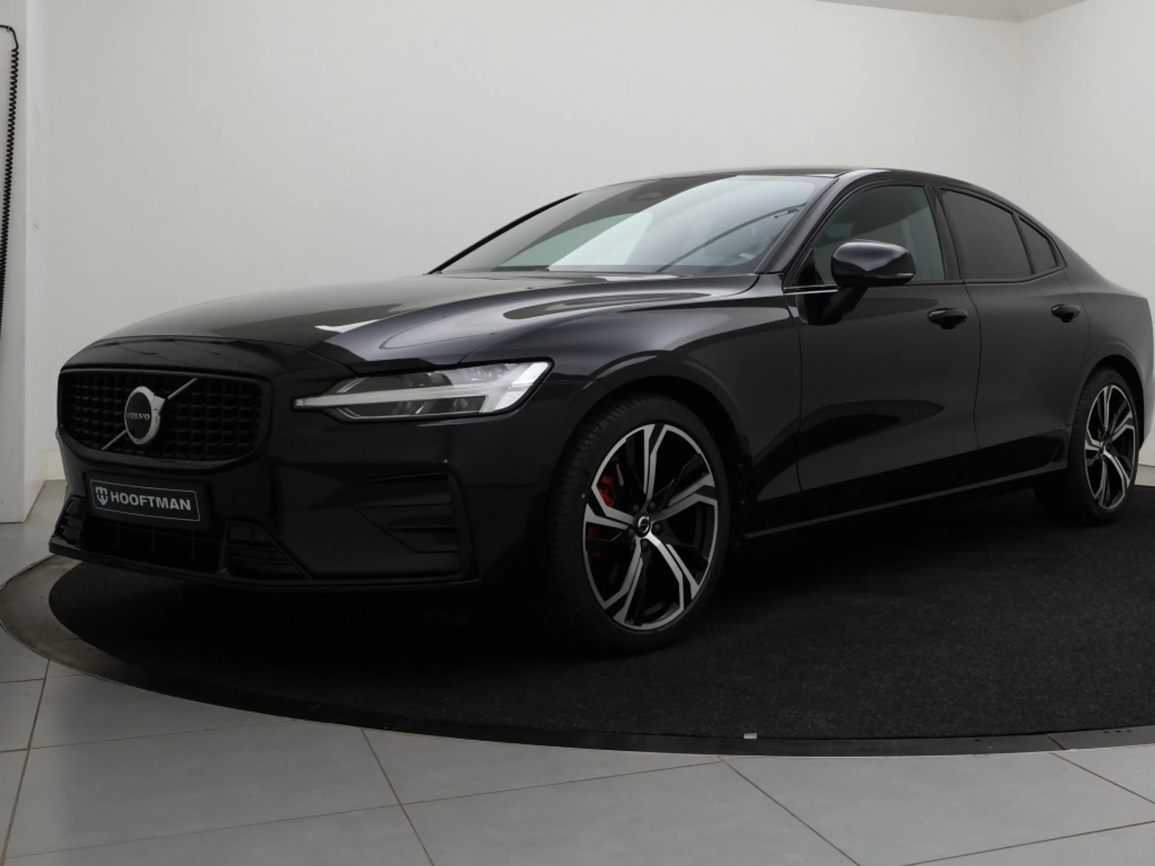 Volvo S60 B4 GT PLUS DARK 20INCH POLESTAR VELGEN GET-GLAS — photo 2