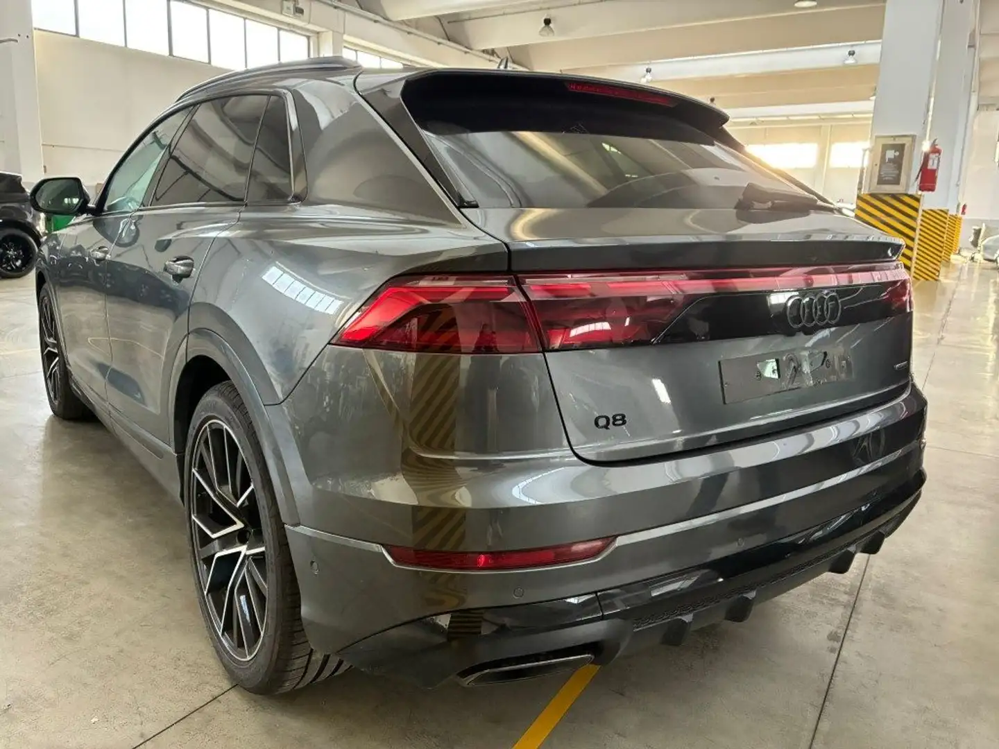 Audi Q8 SUV 50 TDI 286 CV quattro tiptronic S line edition Grau - 2