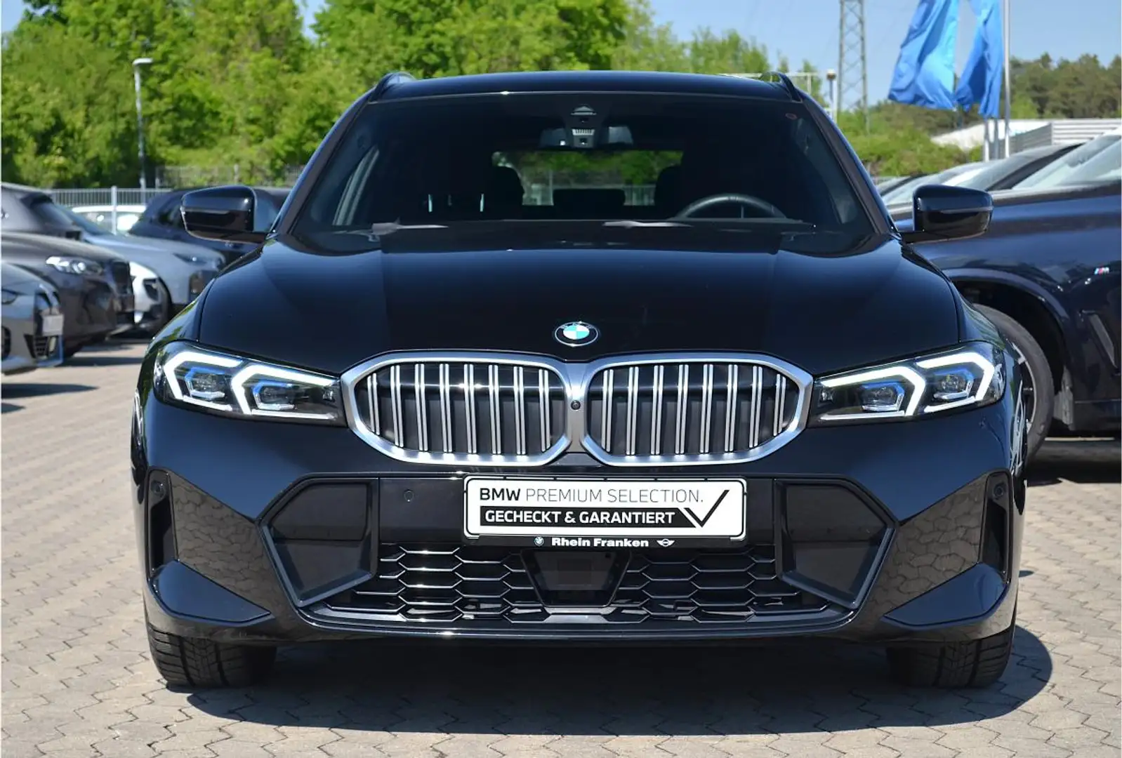 BMW 320 i Touring "M-Sport", LiveCptProf, Ad.LED, AHK, 360 Schwarz - 2