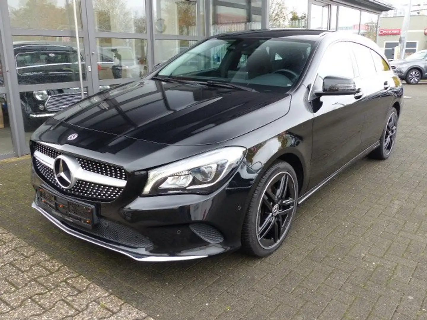 Mercedes-Benz CLA 180 Shooting Brake Autom.EU6d*LED*NAVI*2xPTS*18"* Schwarz - 1