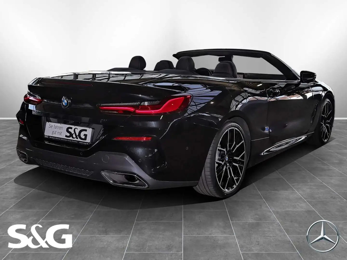 BMW 840 d xDrive STANDHEIZUNG+KAMERA+SITZBELÜFTUNG Černá - 2