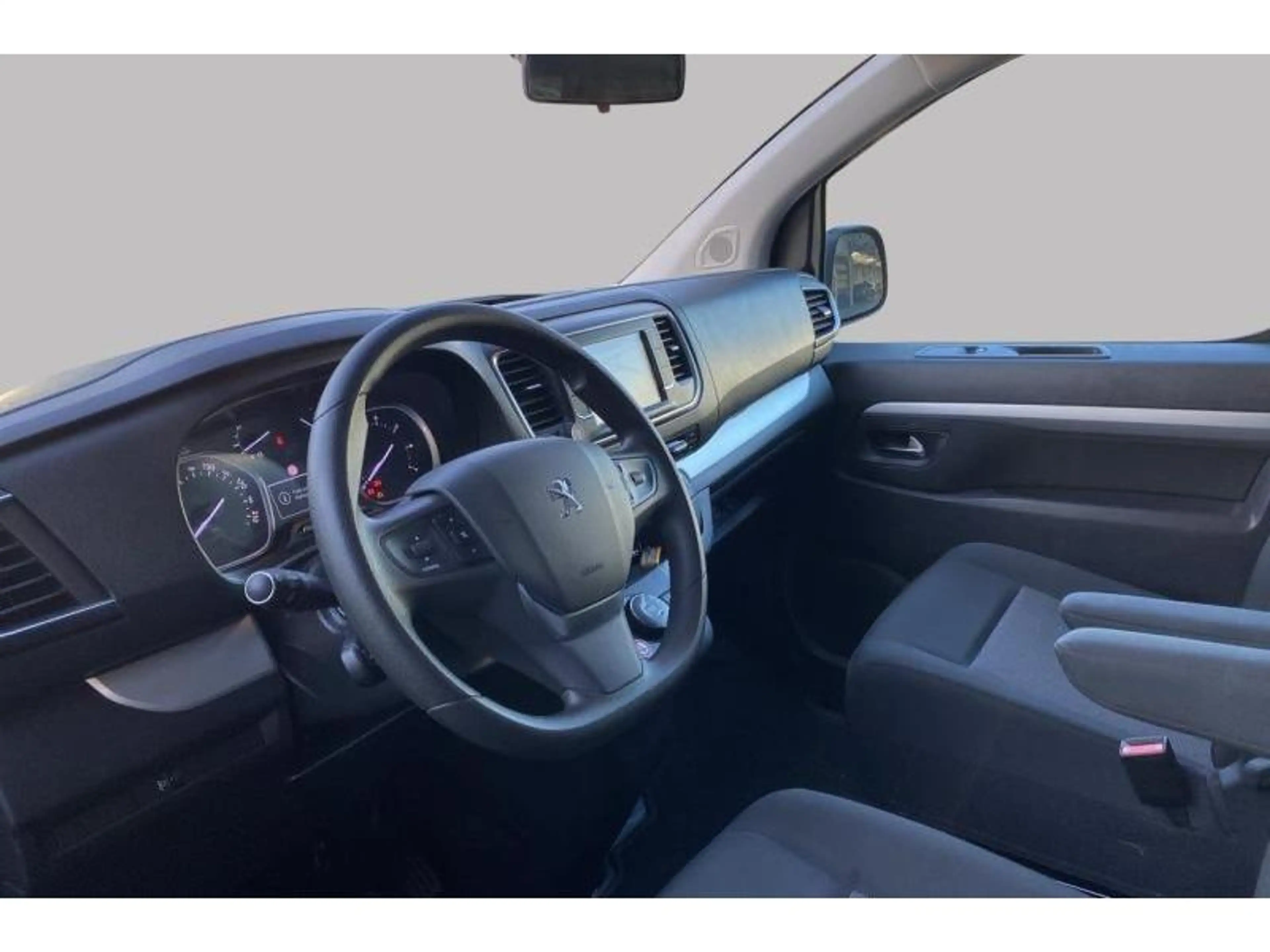 Peugeot Traveller LONG Business Auto 8pl. — photo 9