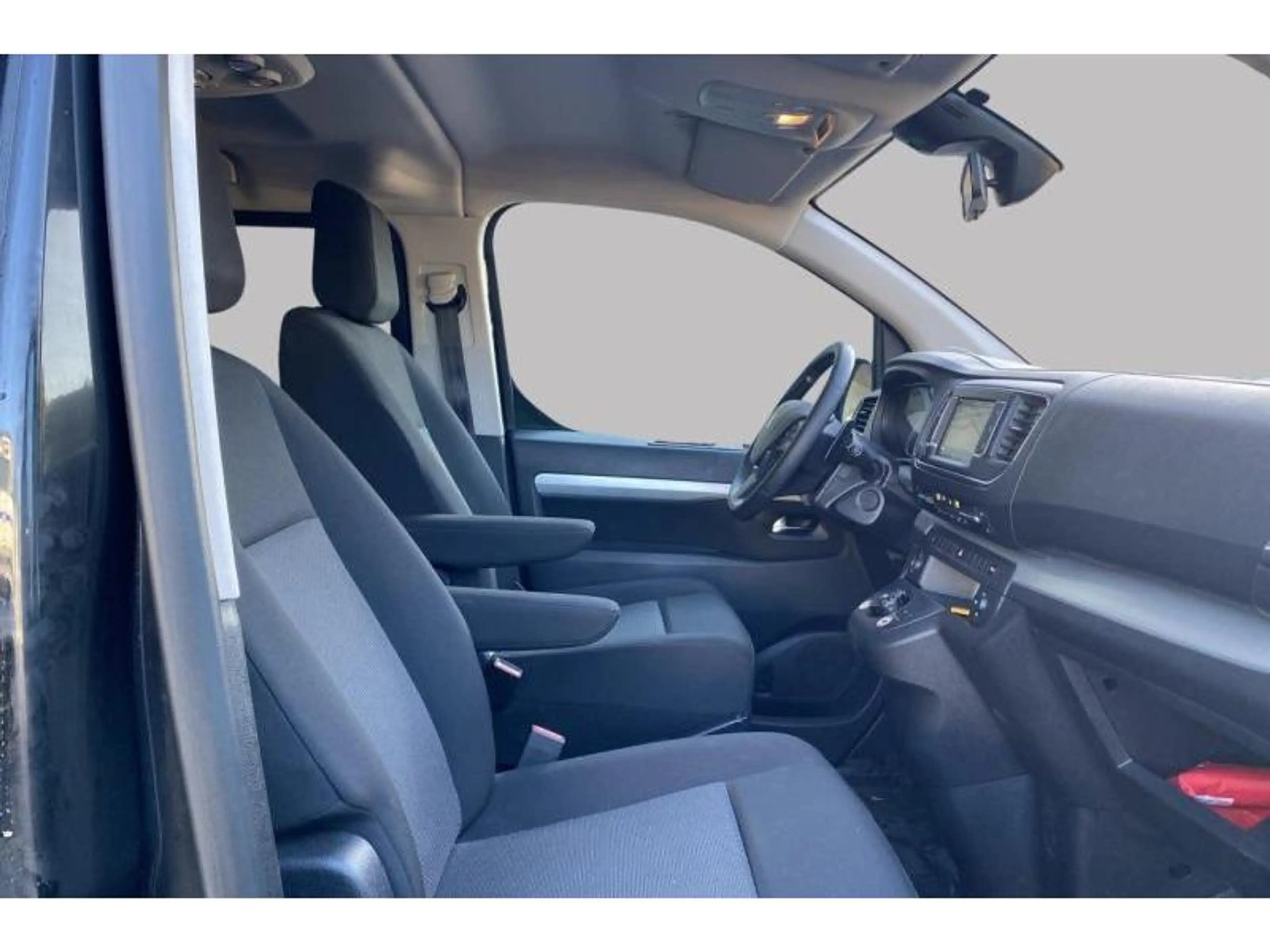 Peugeot Traveller LONG Business Auto 8pl. — photo 8