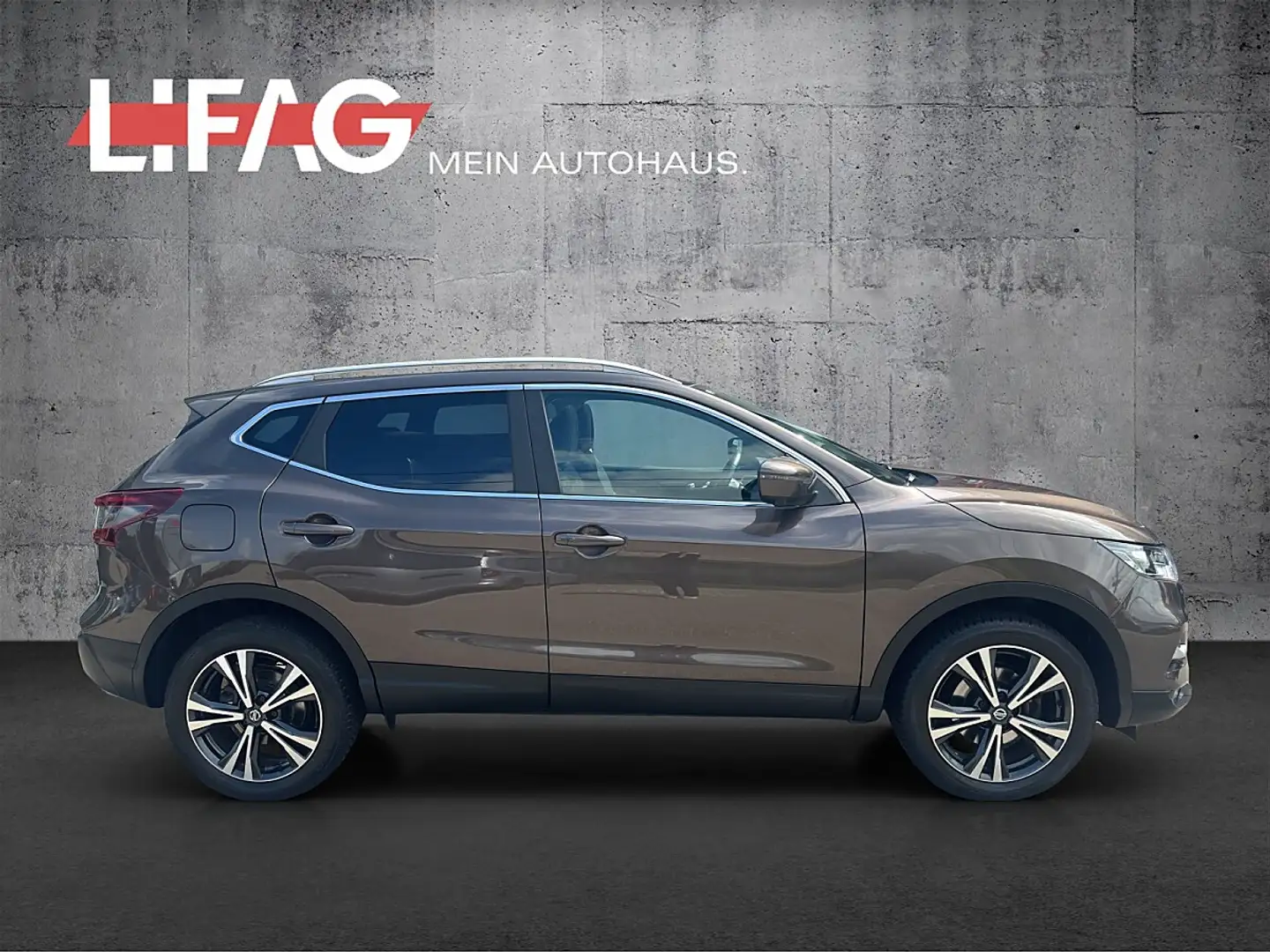 Nissan Qashqai 1,3 DIG-T N-Connecta Aut.*ab €16.990,-* Braun - 2