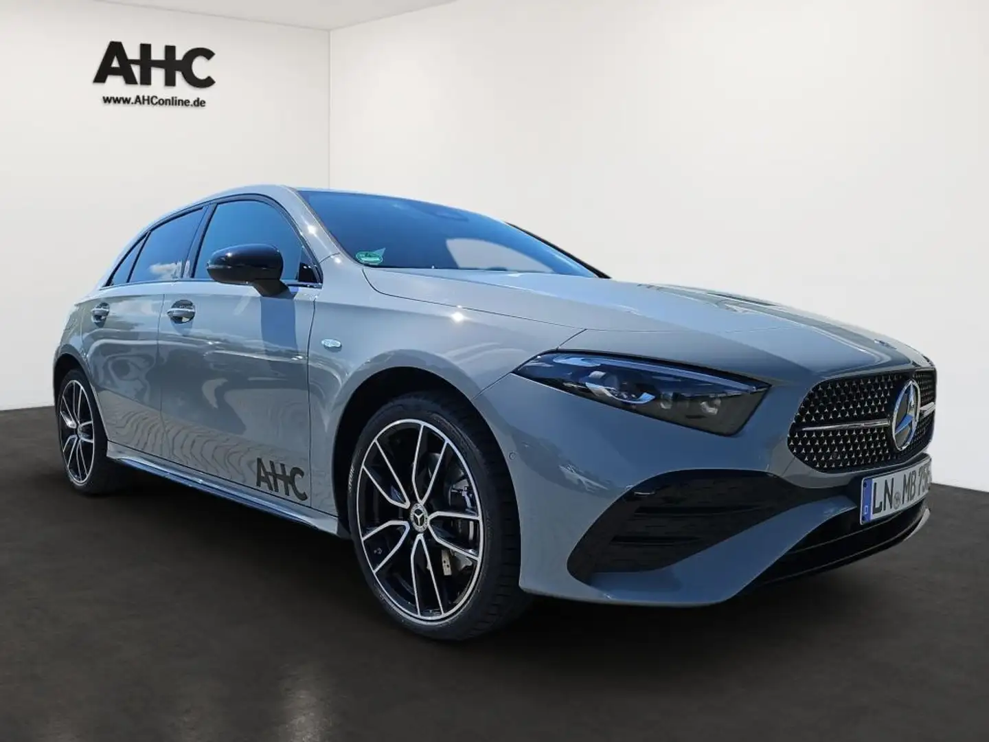 Mercedes-Benz A 250 e  ++SPECIAL-EDITION+AMG+MULTI+AHK+SOUND++ Grau - 2
