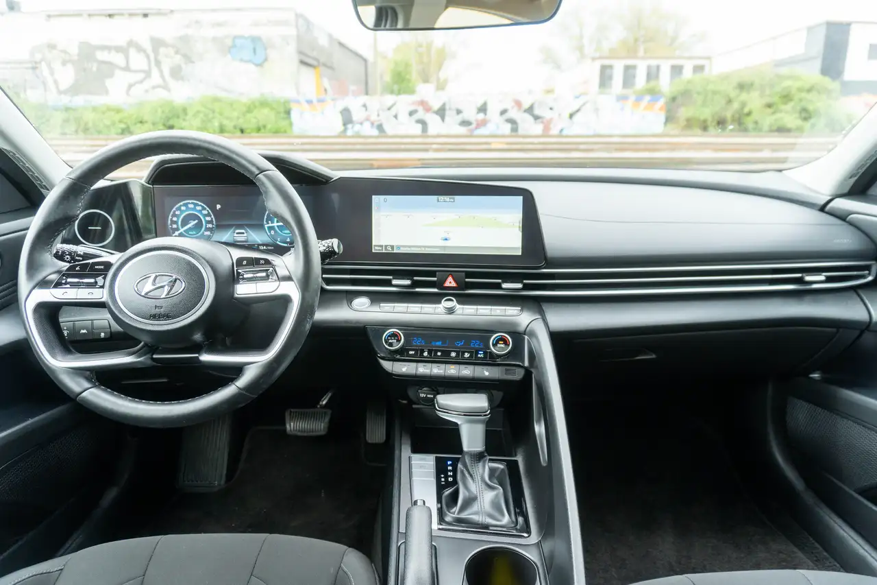 Hyundai ELANTRA снимка Hyundai ELANTRA