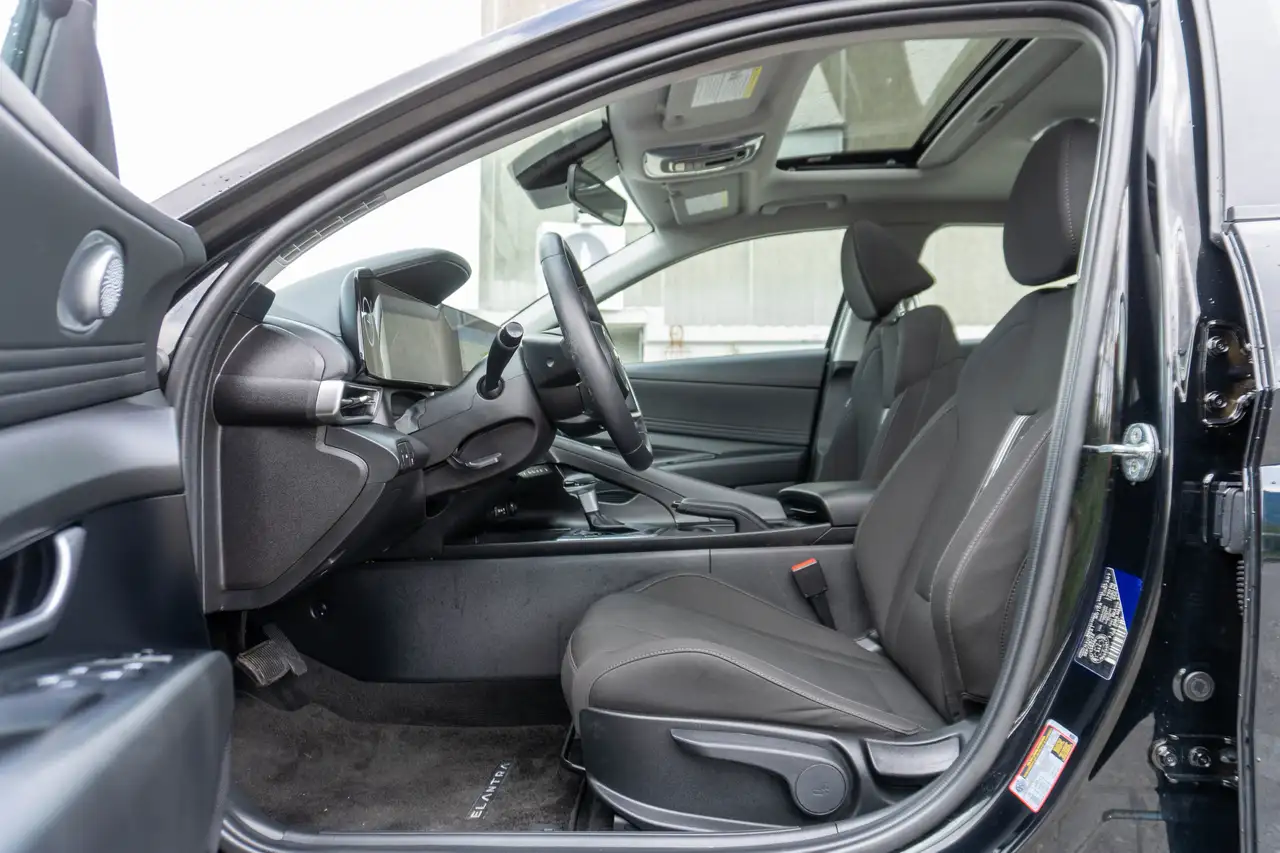 Hyundai ELANTRA снимка Hyundai ELANTRA