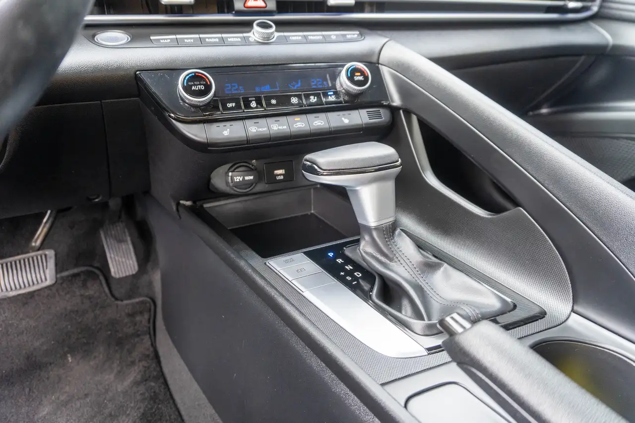 Hyundai ELANTRA снимка Hyundai ELANTRA