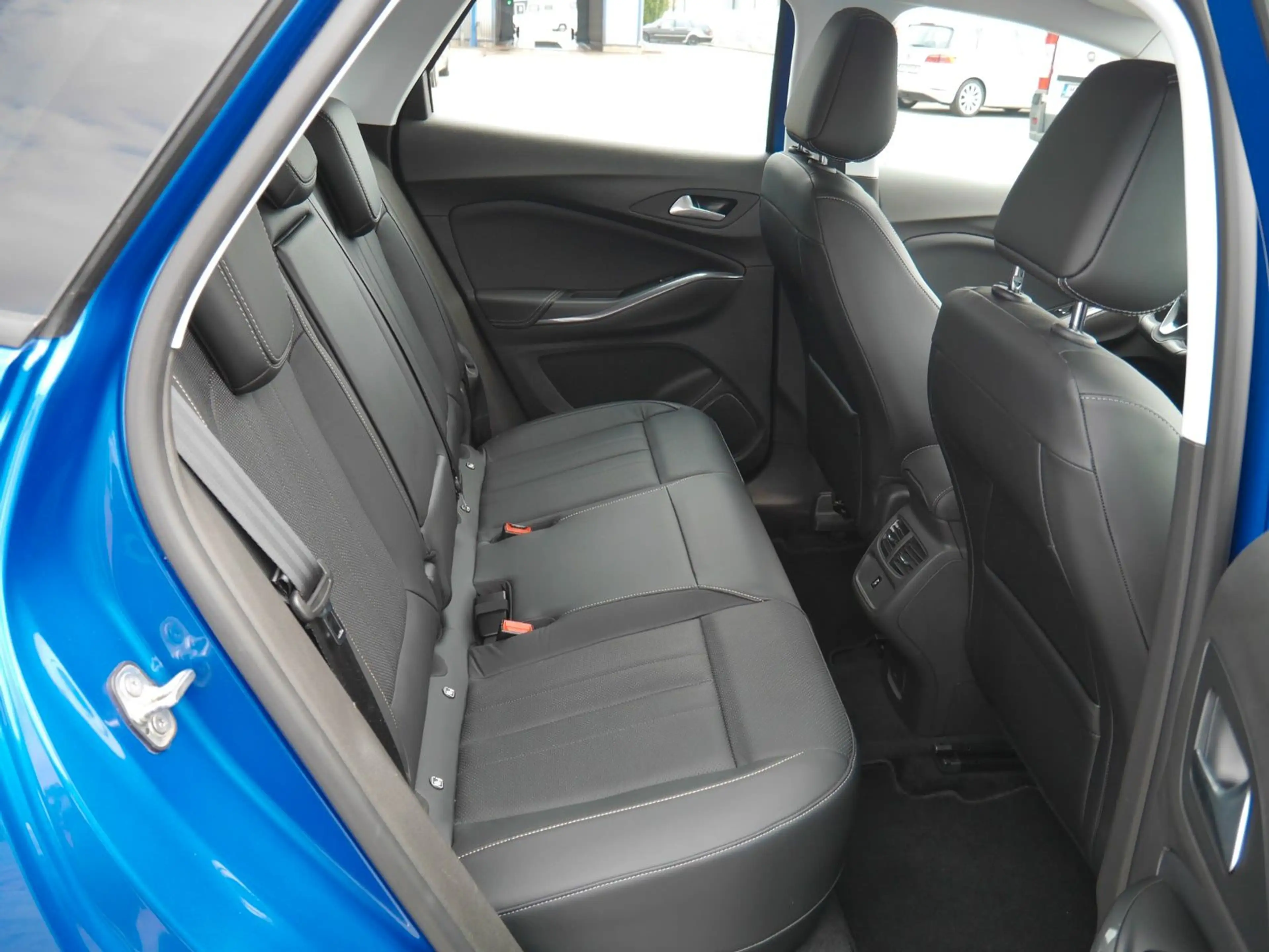 Opel Grandland X 225 LED/Navi/SHZ/Kamera/AHK — photo 11