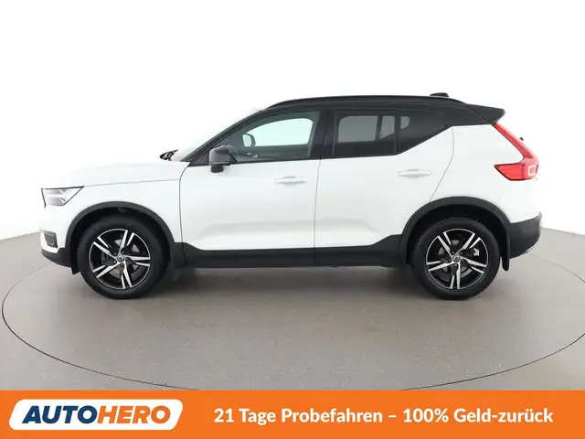 Volvo XC40 view 3