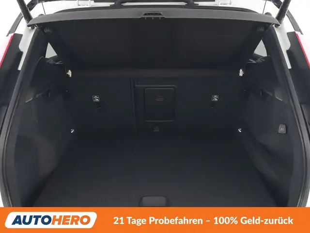 Volvo XC40 view 17