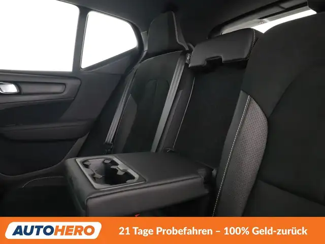 Volvo XC40 view 29