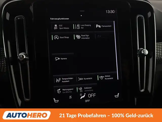 Volvo XC40 view 23