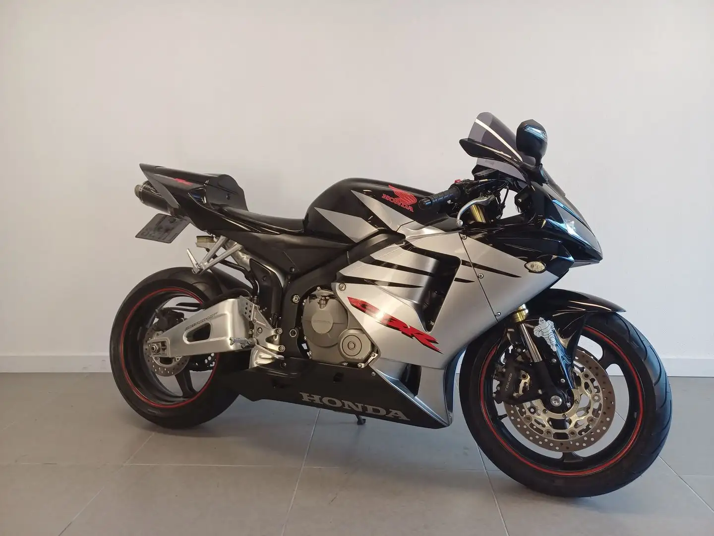 Honda CBR 600 RR Zwart - 2