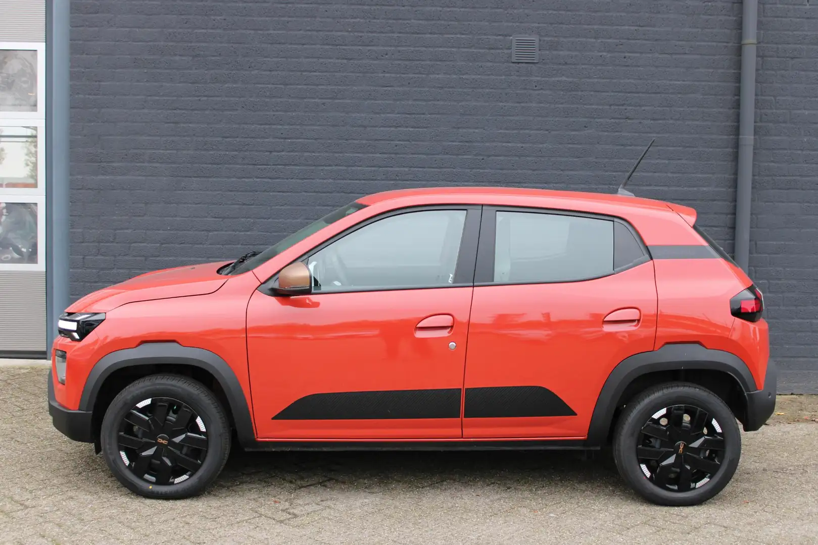Dacia Spring Extreme 65 26.8 kWh Nieuw Model | Automaat | Navig Rood - 2