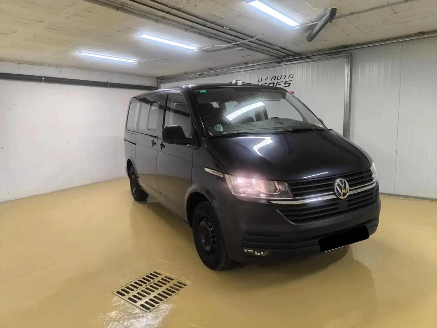 Volkswagen T5 Caravelle 2.0TDI Batalla Corta Premium 81kW - 1
