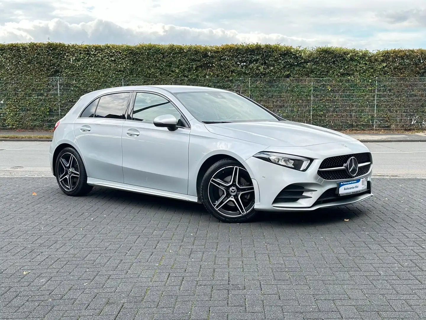Mercedes-Benz A 180 d AMG Line MBux-LED-Spur-Totw-Kamera-AHK- Silber - 1