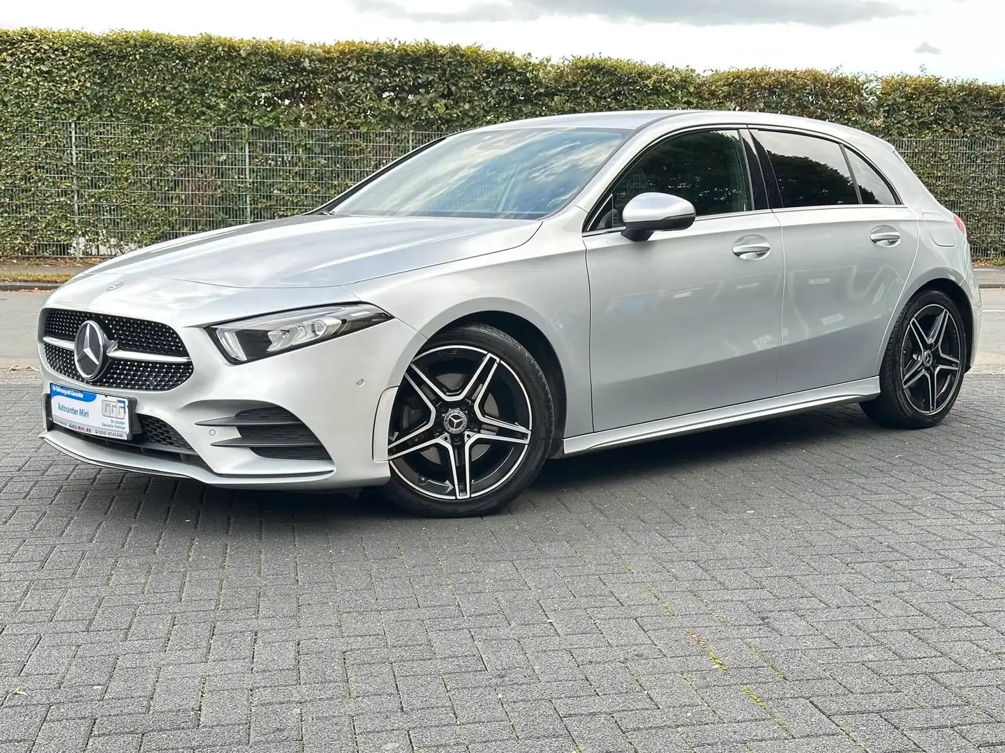 Mercedes-Benz A 180 d AMG Line MBux-LED-Spur-Totw-Kamera-AHK- Silber - 2