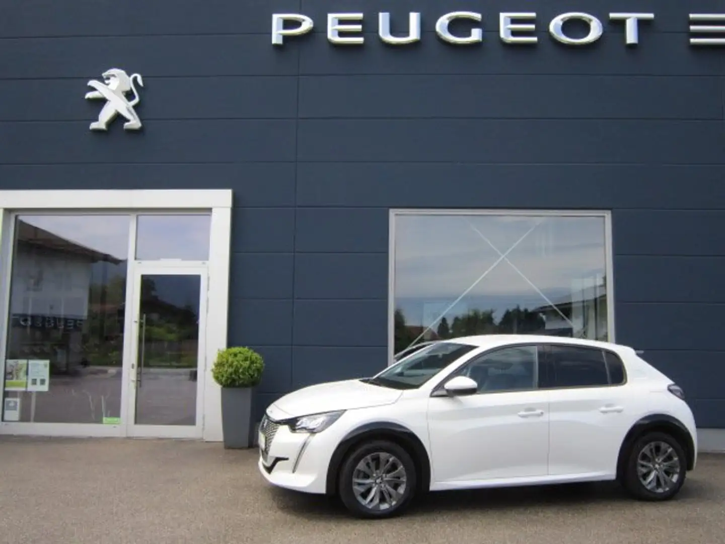 Peugeot e-208 208 Allure Pack Elektromotor 136 Weiß - 1