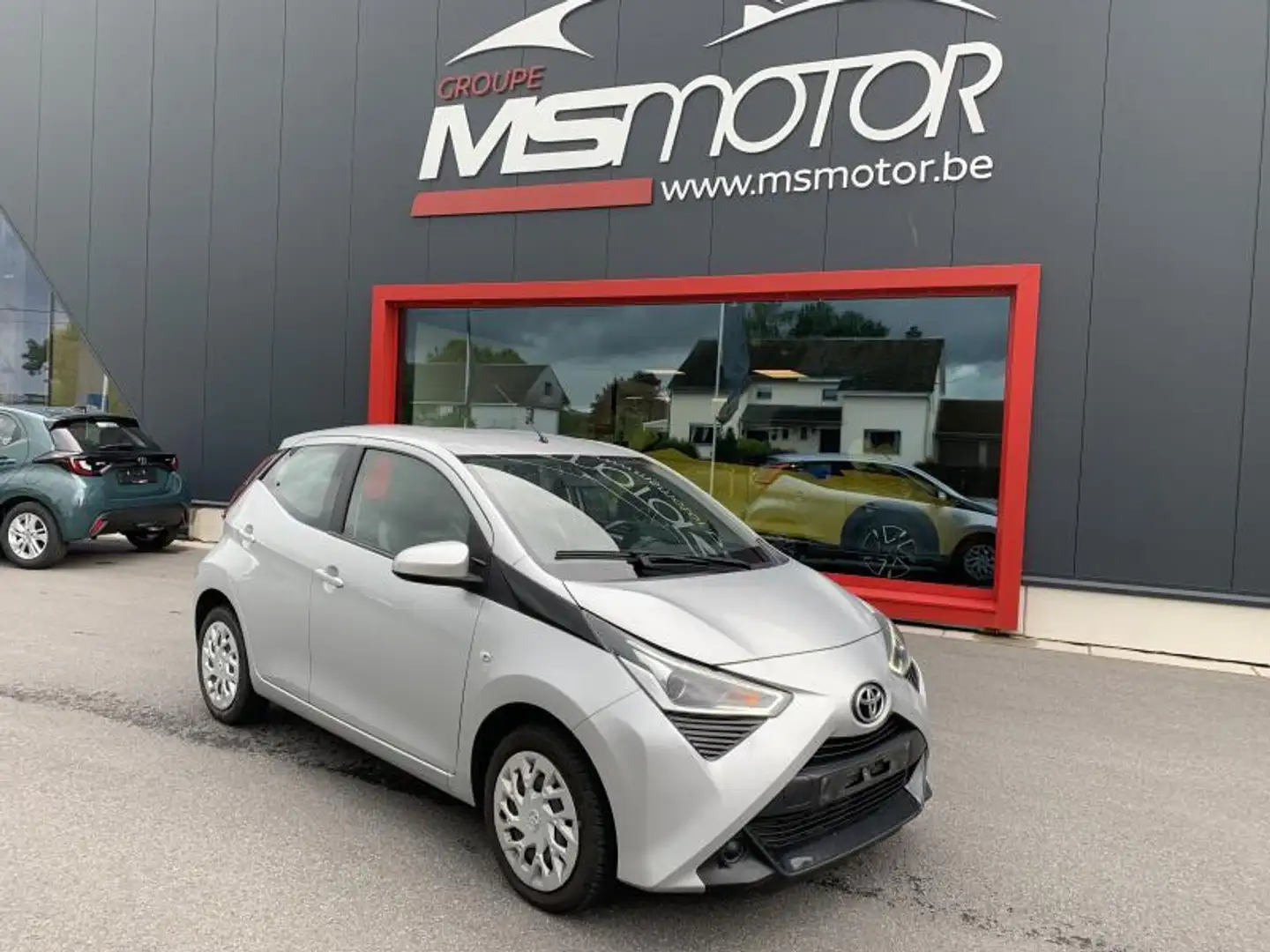 Toyota Aygo 1.0 VVT-i 5MT x-play2 Gris - 2
