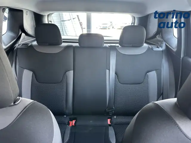 Jeep Renegade view 13