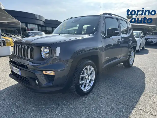 Jeep Renegade view 3
