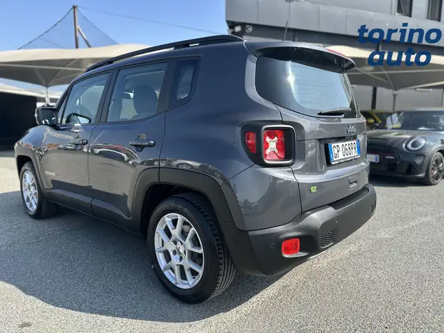 Jeep Renegade view 5